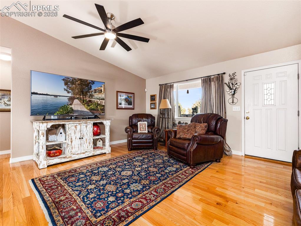 Image 25 of 41: Living Room