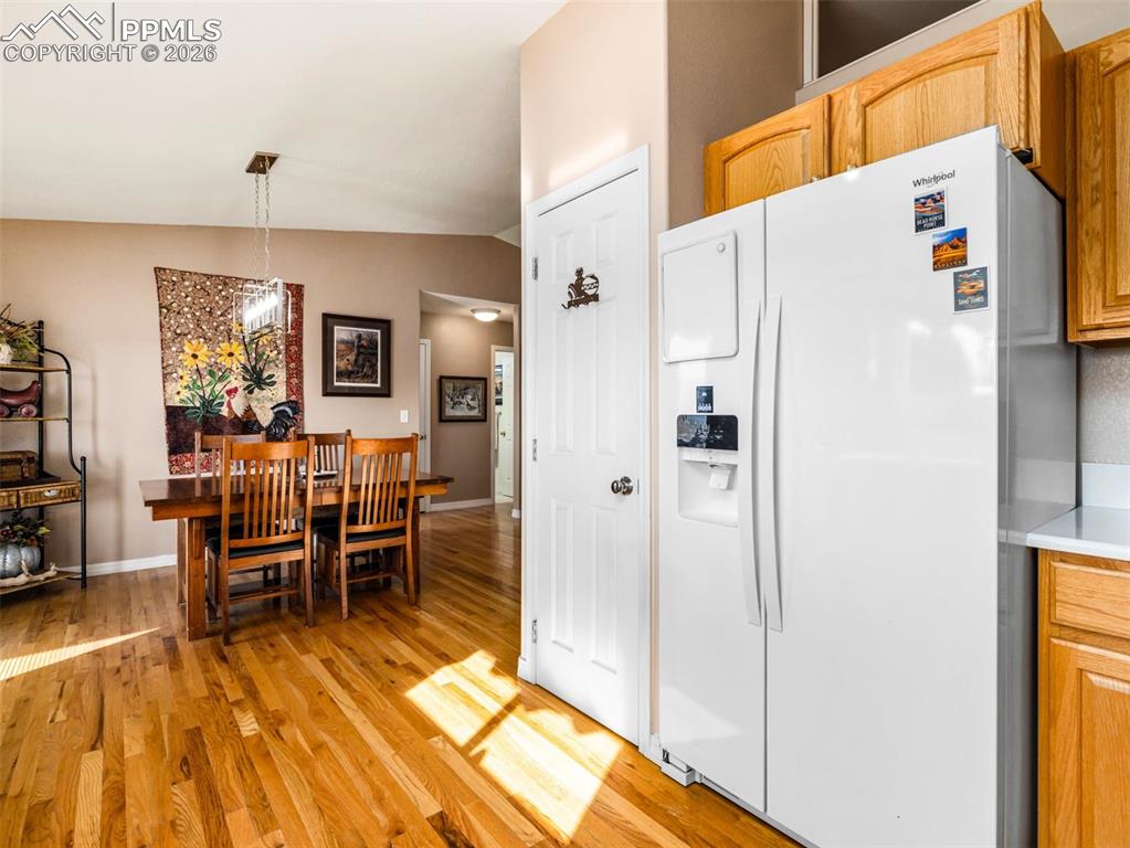 Image 32 of 41: Kitchen