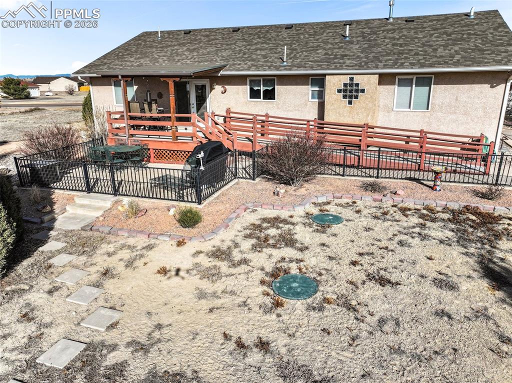 Image 39 of 41: Back of Structure