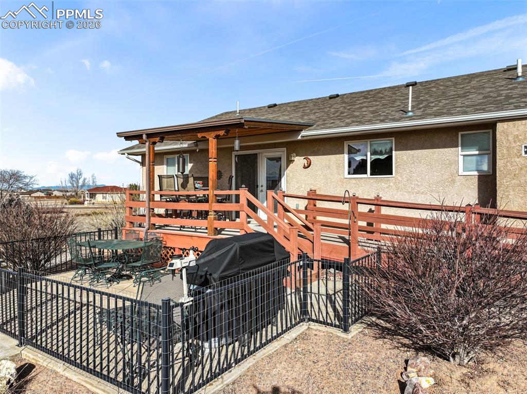 Image 40 of 41: Back of Structure