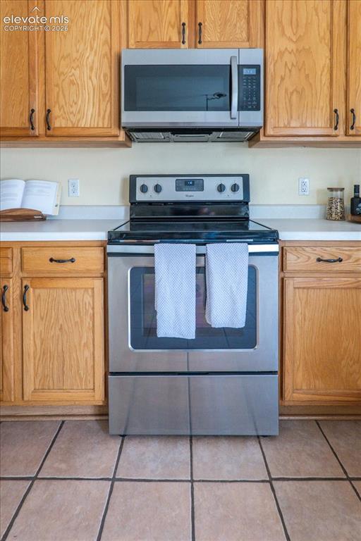 Image 12 of 36: Even more counter space