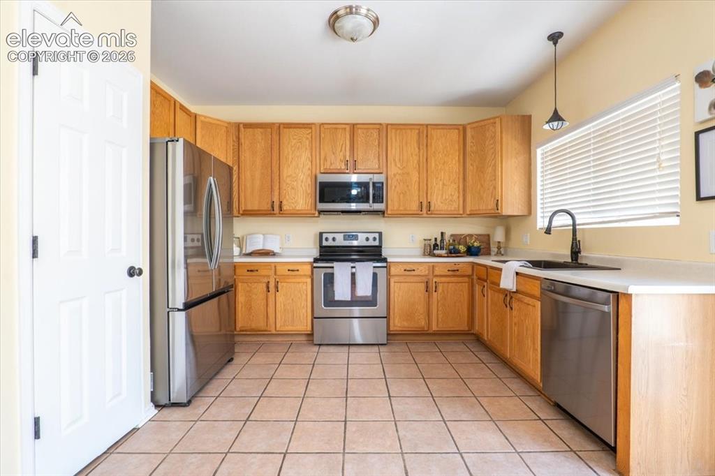 Image 2 of 36: Ample cabinetry and counter space