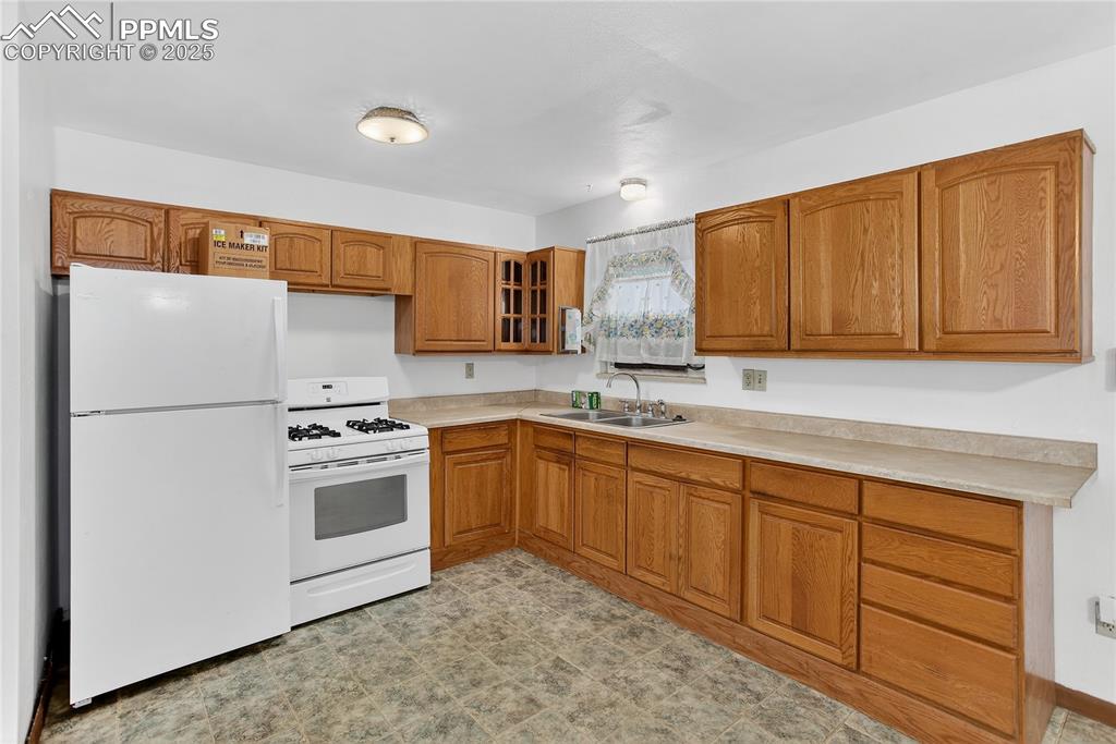 Image 3 of 15: Kitchen