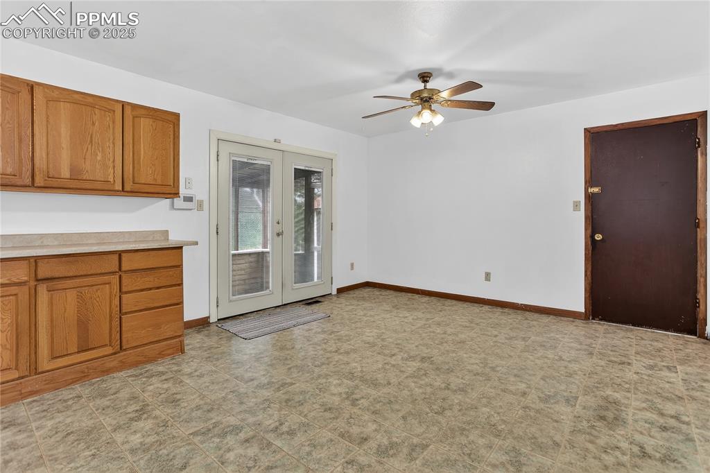 Image 5 of 15: Dining area