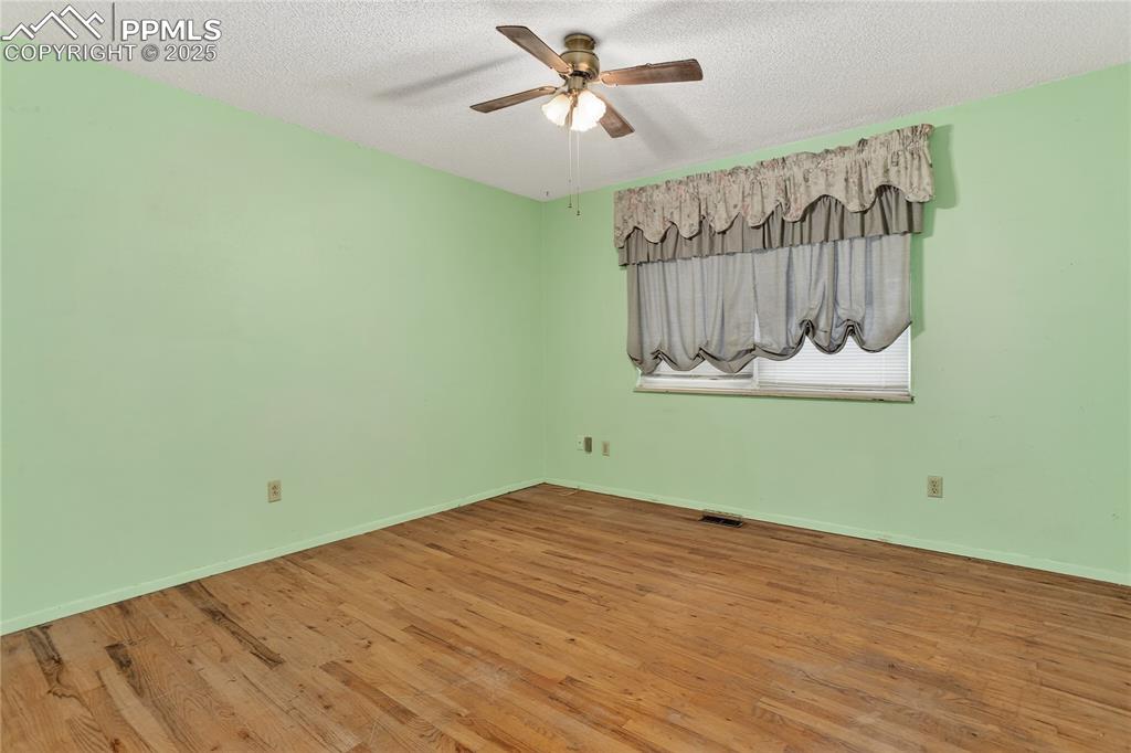 Image 6 of 15: Primary bedroom