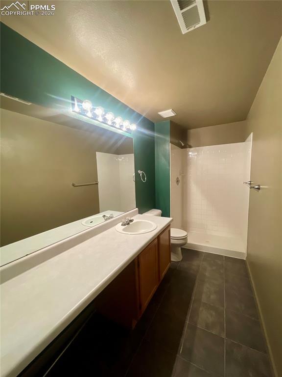 Image 26 of 29: Bathroom