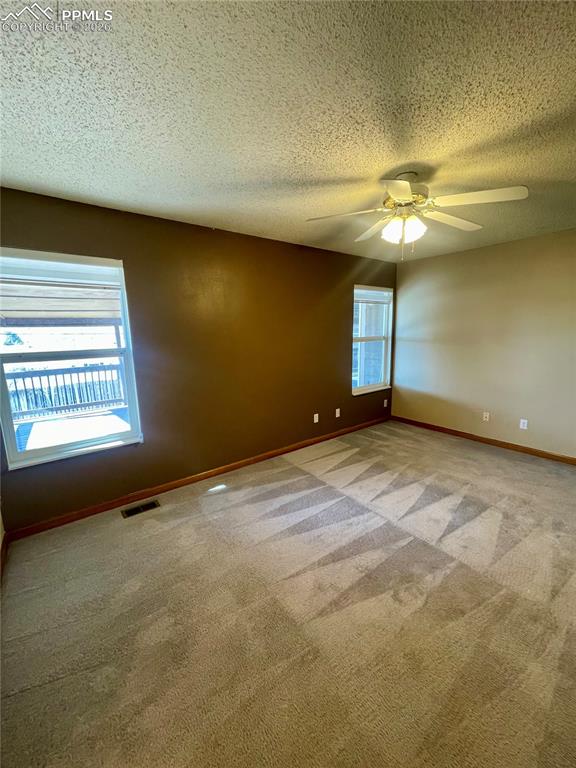 Image 7 of 29: Bedroom