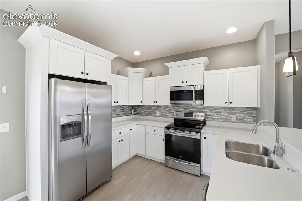 Image 10 of 29: Kitchen
