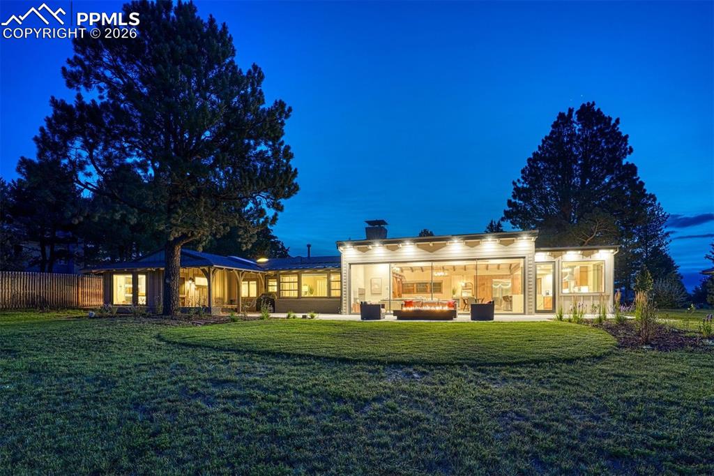 Image 31 of 46: 100% main level living no steps even to back patio. 