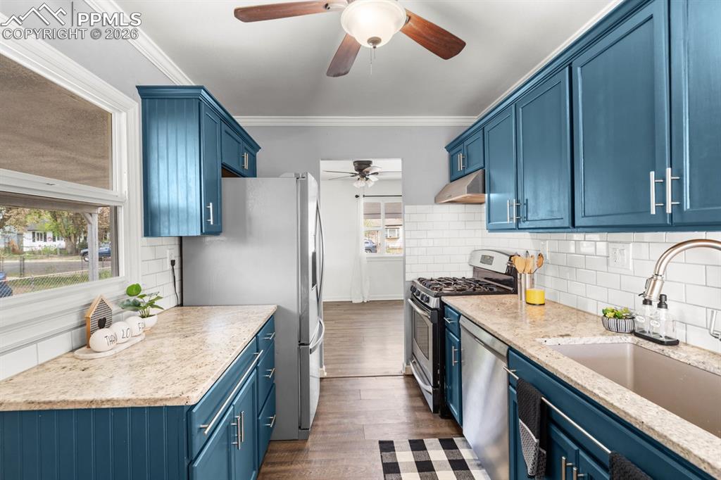 Image 10 of 32: Slab granite!