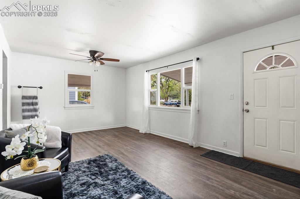 Image 6 of 32: Living Room