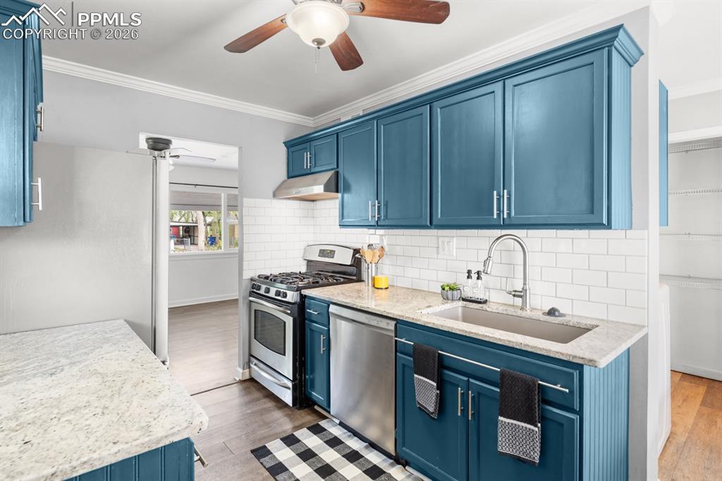 Image 8 of 32: Quality cabinets!