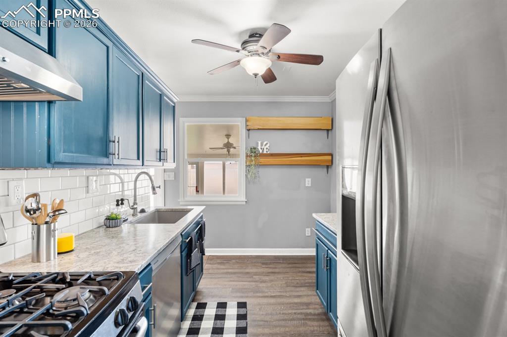 Image 9 of 32: Gorgeous stainless appliances!