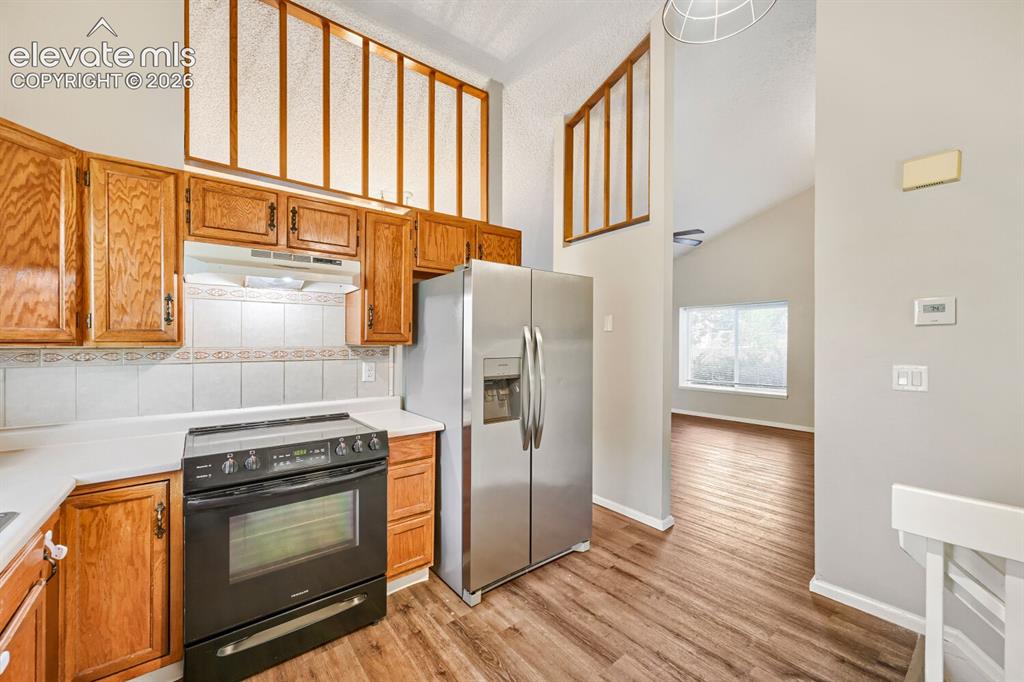Image 11 of 31: Kitchen