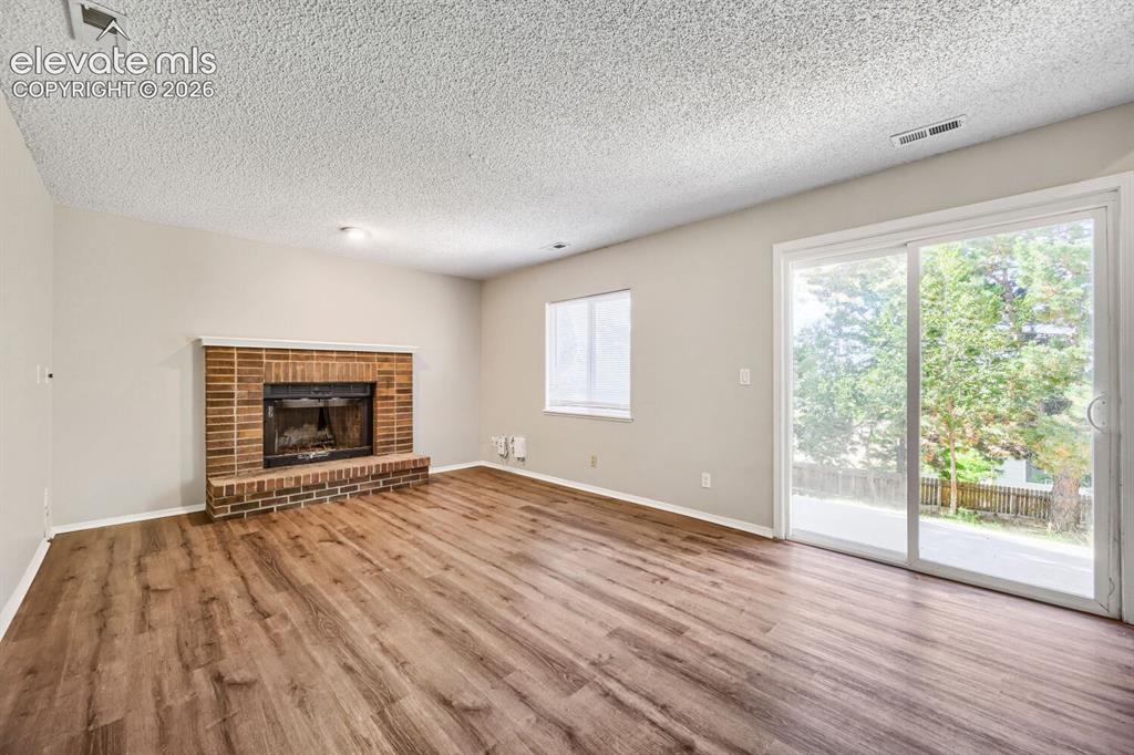 Image 16 of 31: Family Room