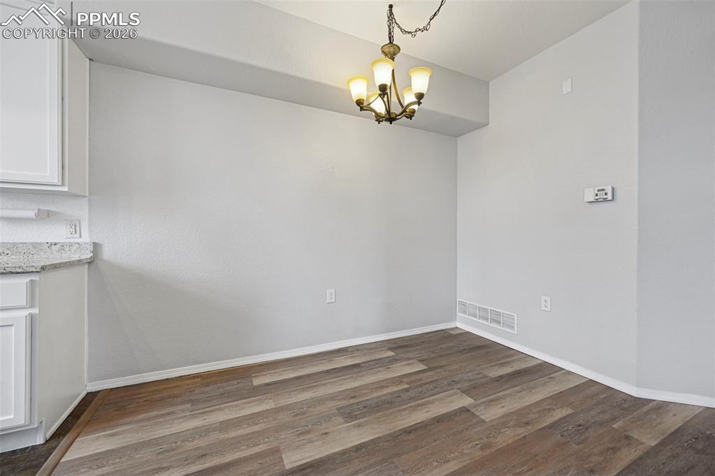 Image 9 of 29: Dining Area