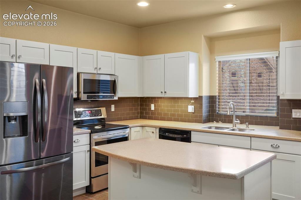 Image 11 of 30: Kitchen