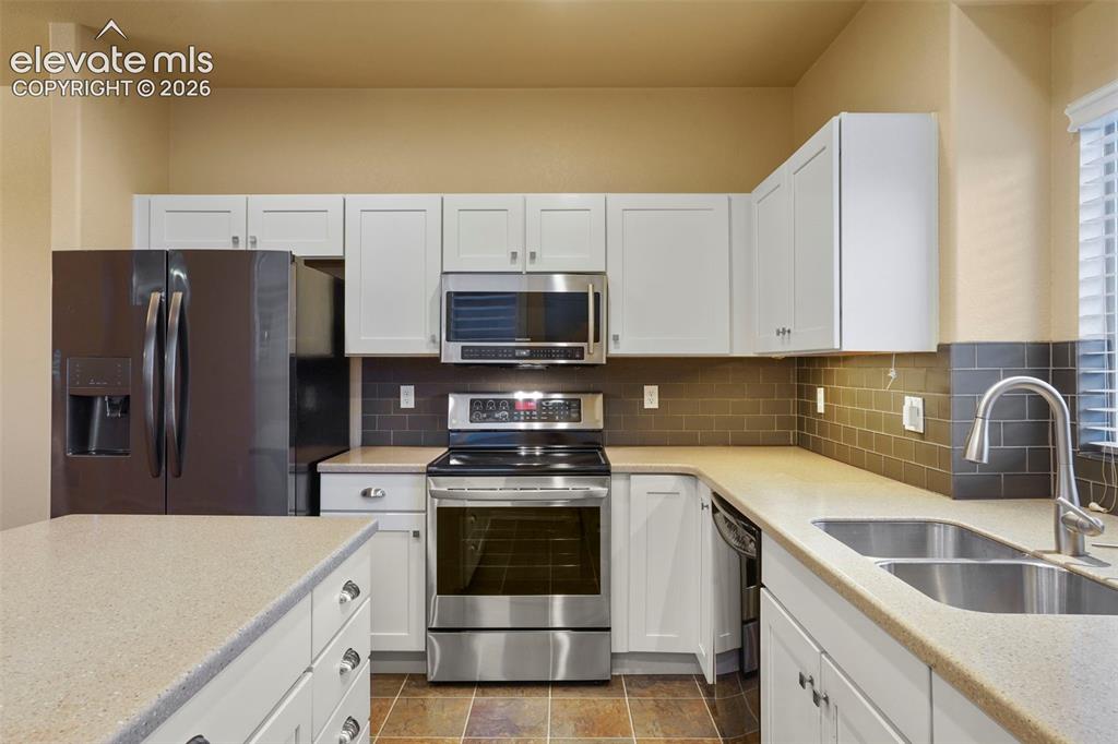 Image 12 of 30: Kitchen
