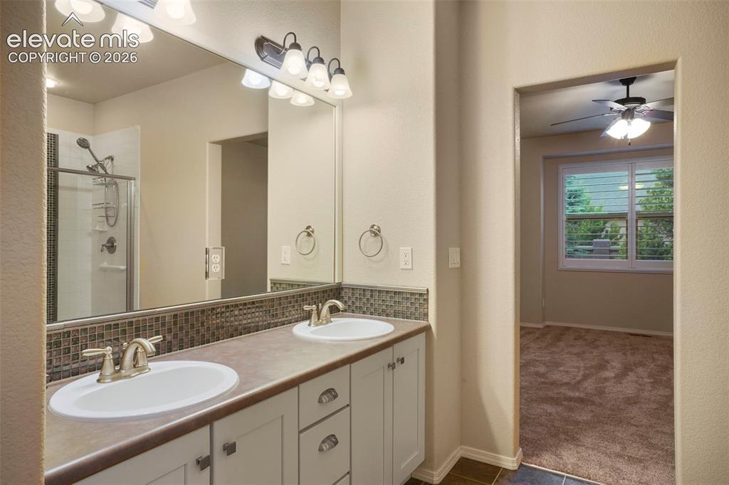 Image 16 of 30: Bathroom