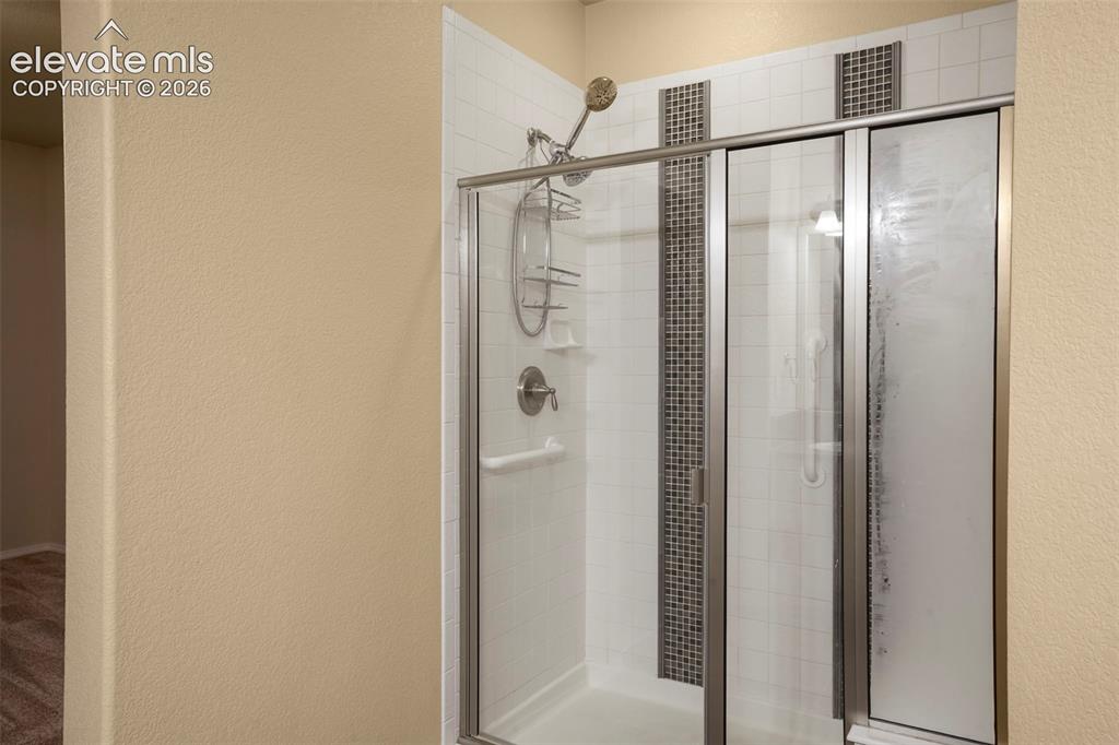 Image 17 of 30: Bathroom