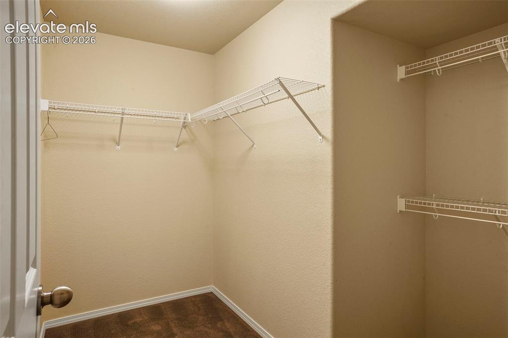 Image 23 of 30: Closet