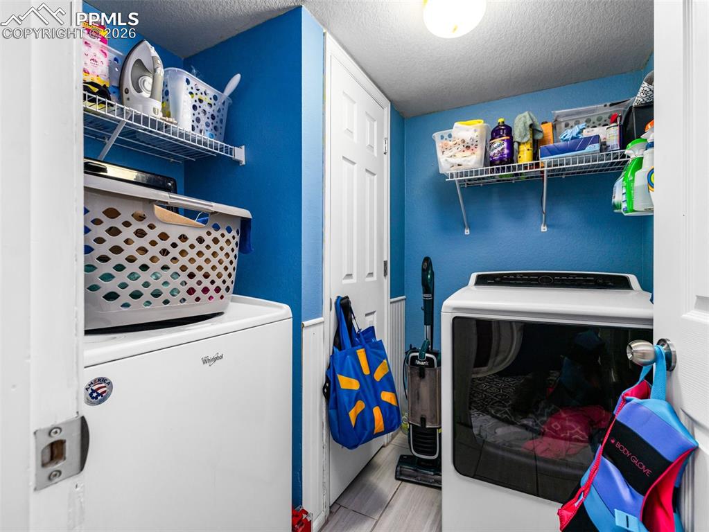 Image 12 of 25: Laundry