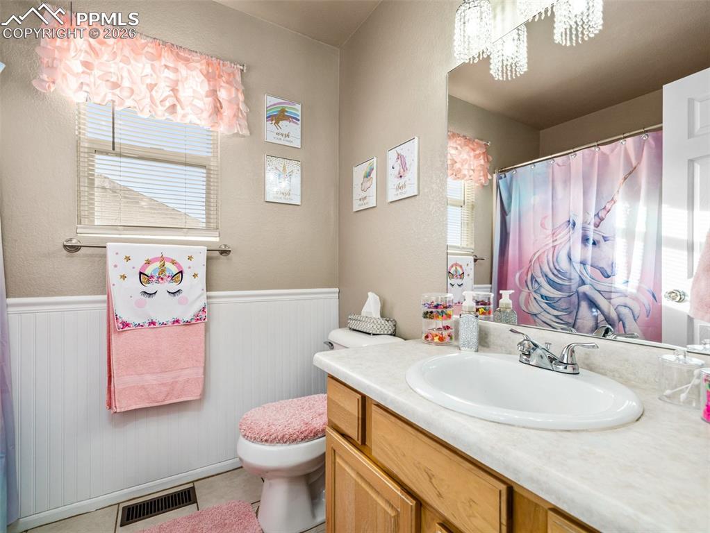 Image 17 of 25: Bathroom