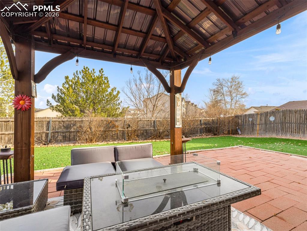 Image 23 of 25: Patio