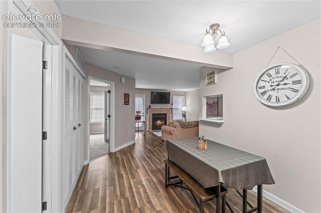 Image 13 of 24: Dining Area