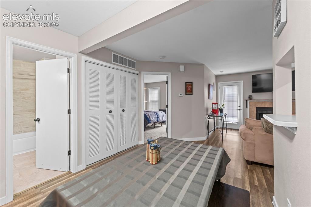 Image 14 of 24: Dining Area