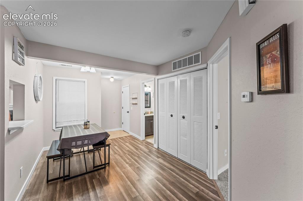 Image 15 of 24: Dining Room