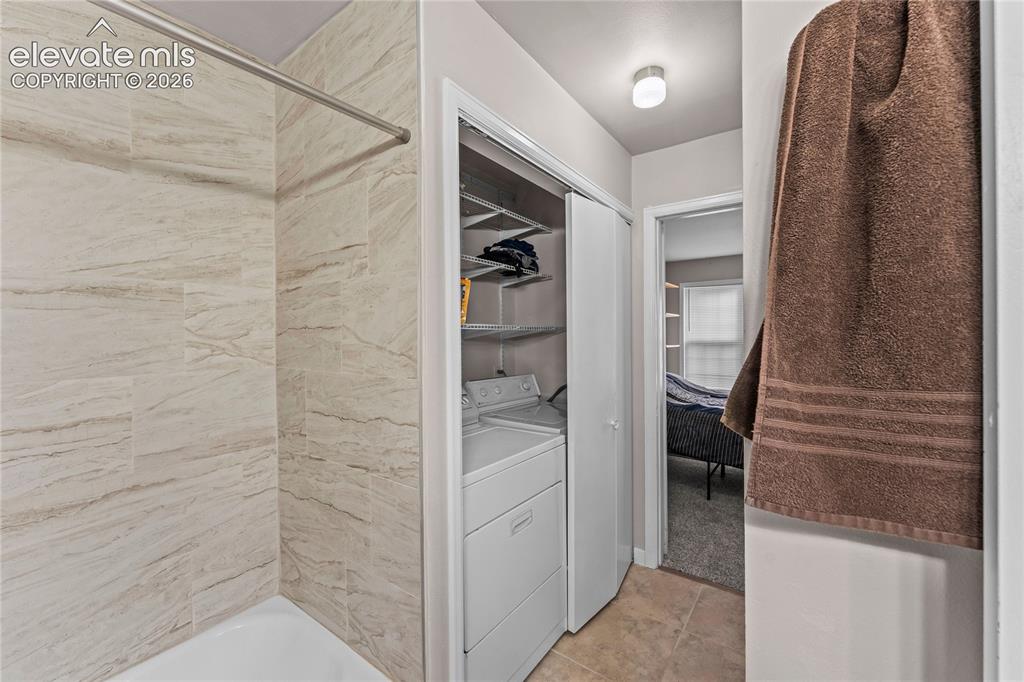 Image 18 of 24: Bathroom