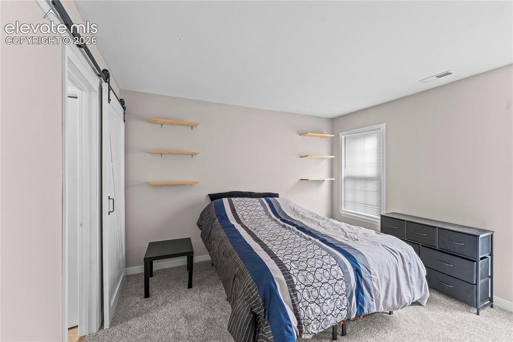 Image 19 of 24: Bedroom