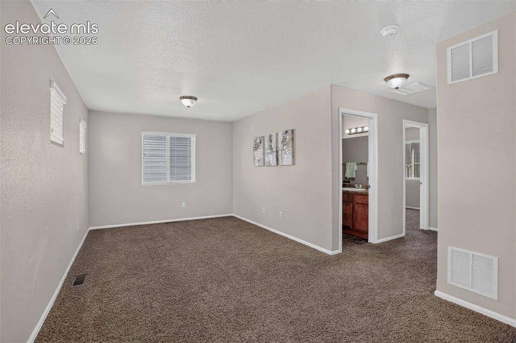 Image 14 of 40: Loft