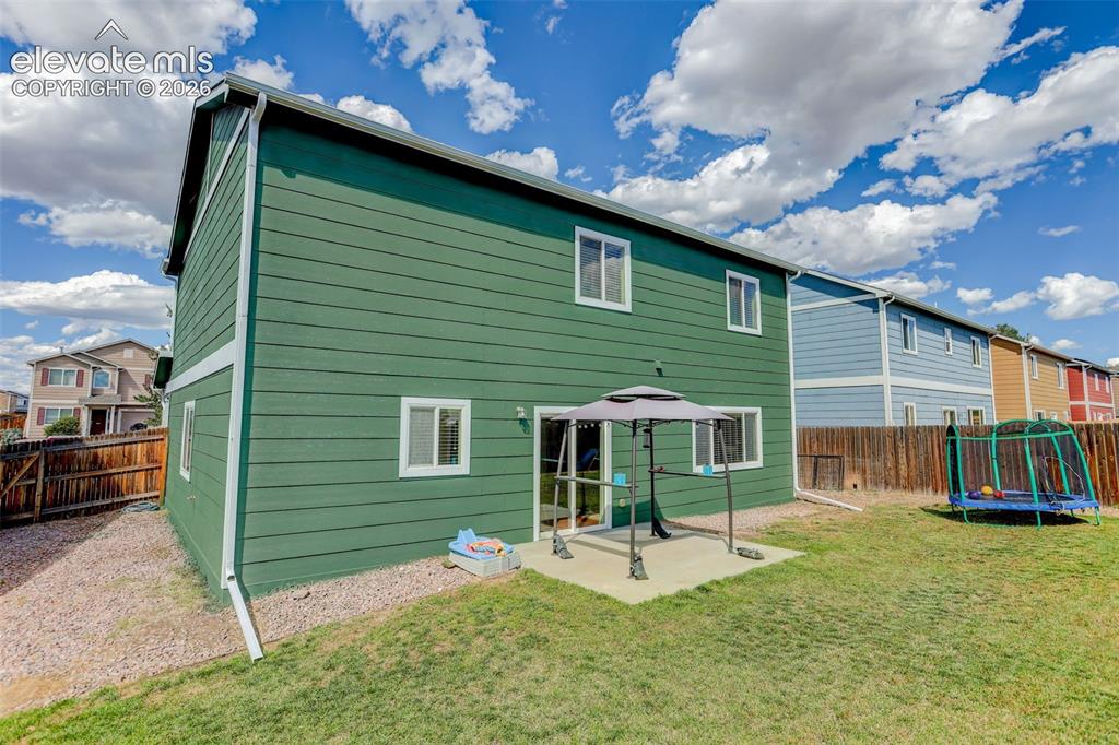 Image 16 of 40: Back of Structure