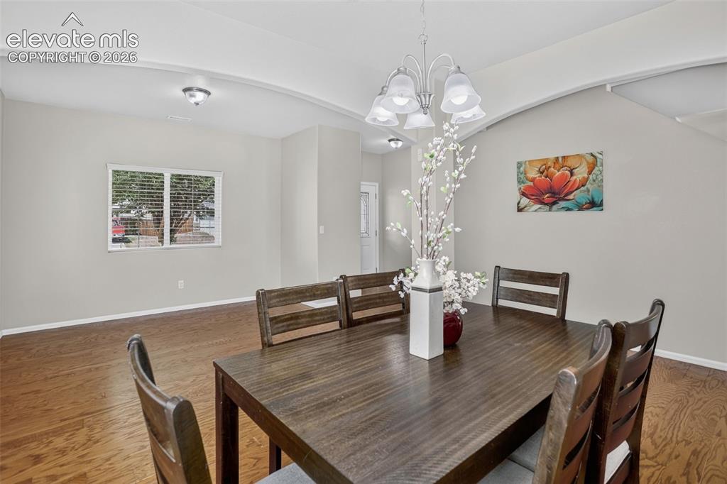 Image 20 of 40: Dining Area