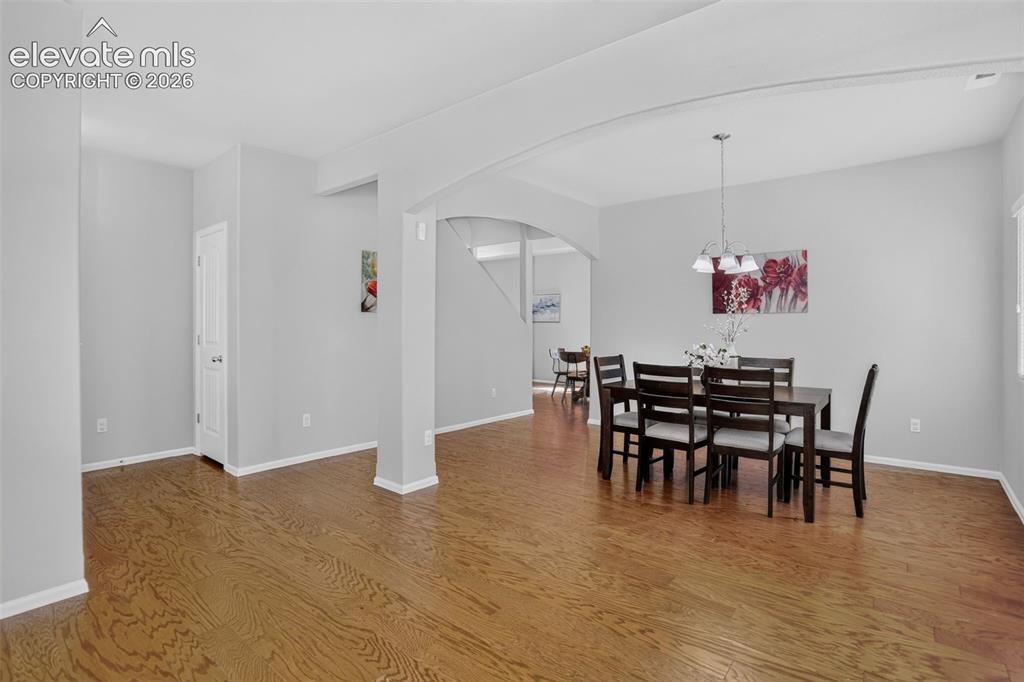 Image 23 of 40: Dining Area