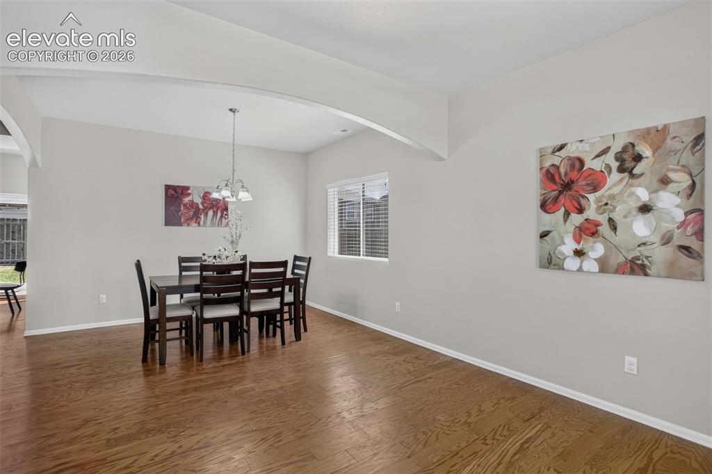Image 24 of 40: Dining Area