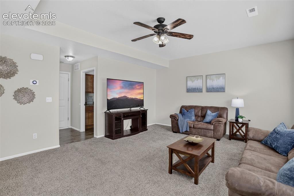 Image 3 of 40: Family Room