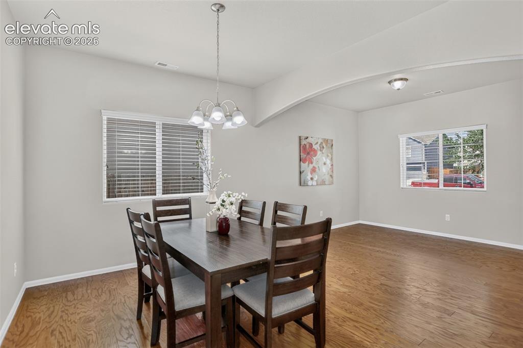 Image 8 of 40: Dining Area
