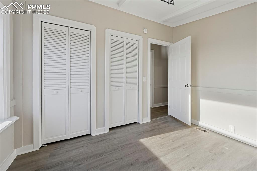 Image 20 of 43: Bedroom