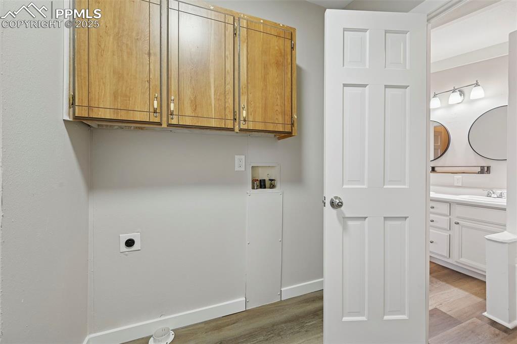 Image 30 of 43: Laundry