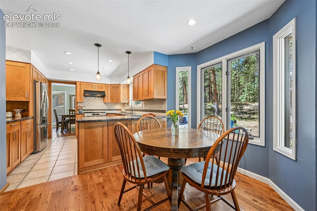 Image 15 of 46: Dining Area