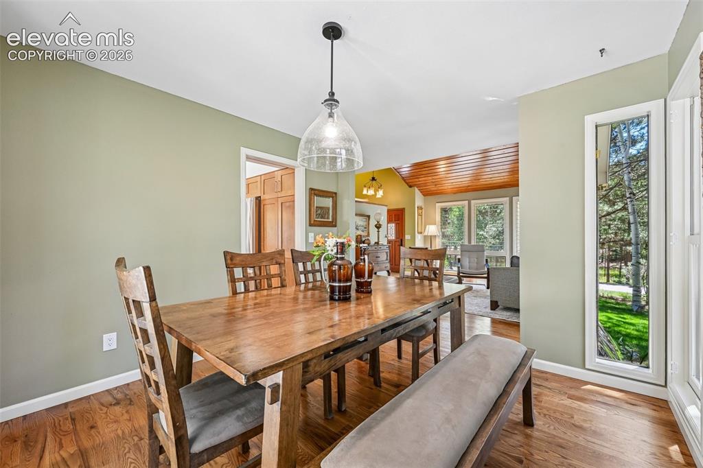Image 17 of 46: Dining Area