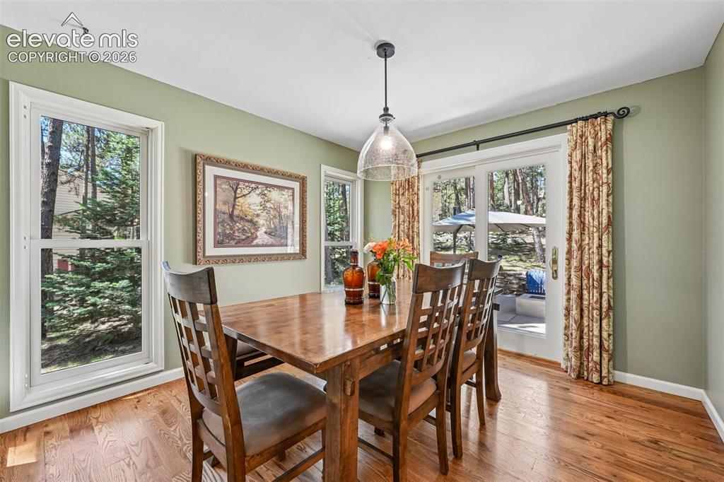 Image 18 of 46: Dining Area