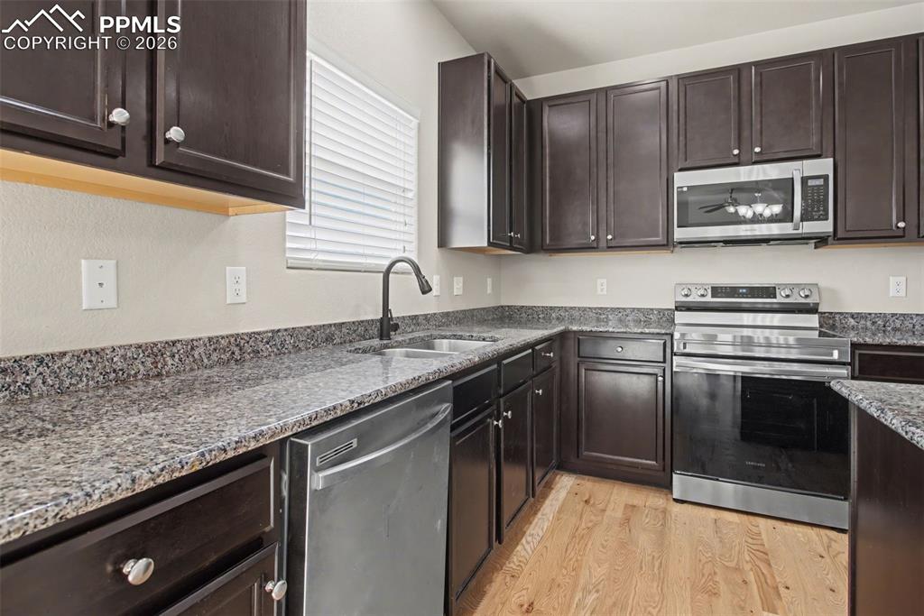 Image 12 of 47: Kitchen