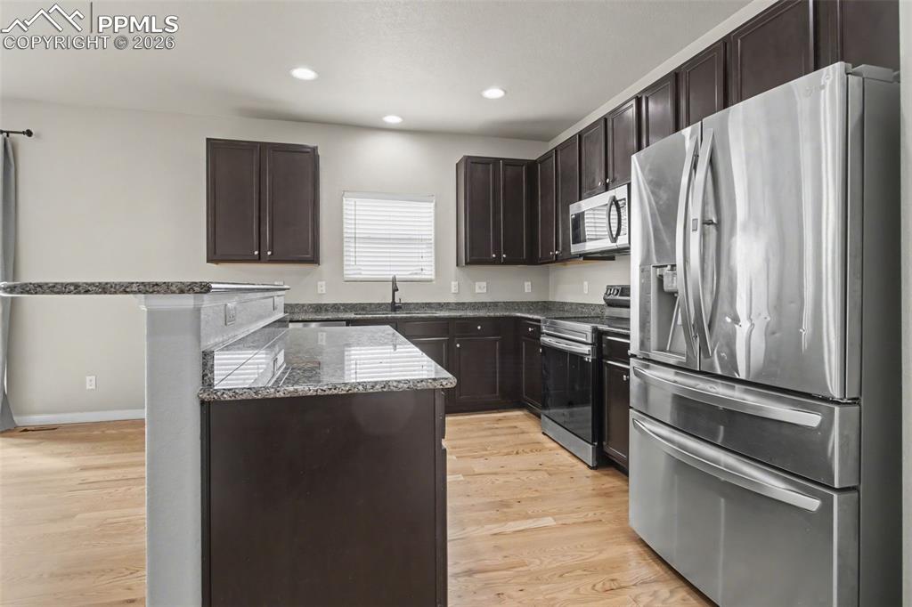 Image 13 of 47: Kitchen