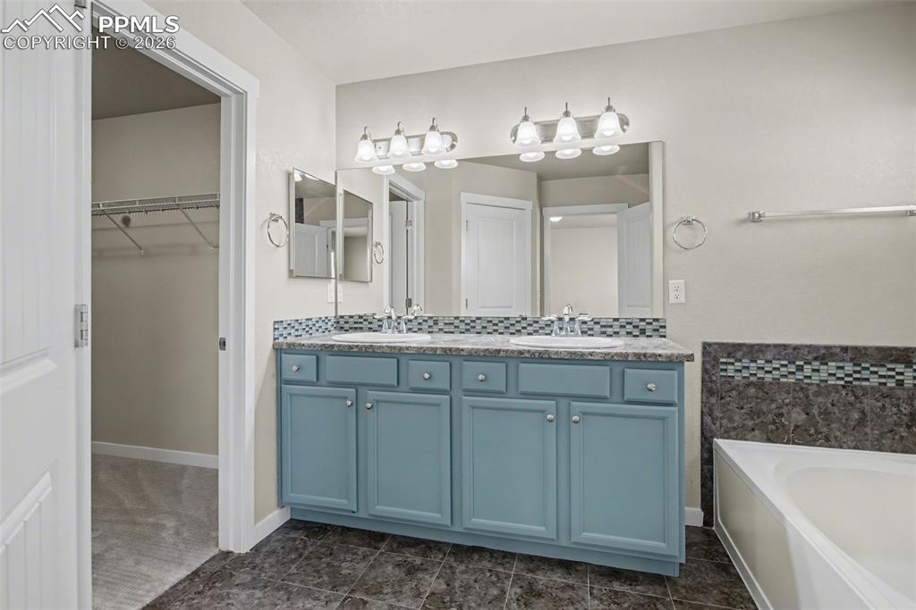 Image 24 of 47: Bathroom