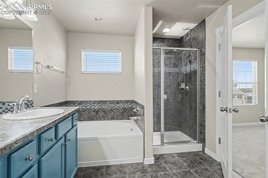 Image 25 of 47: Bathroom