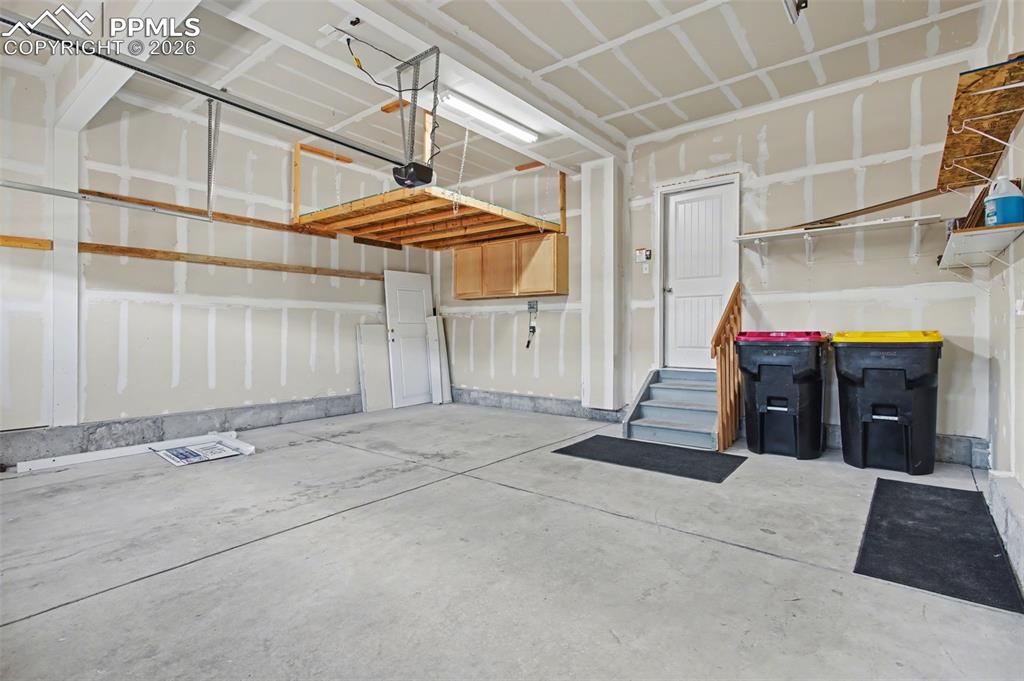 Image 37 of 47: Garage